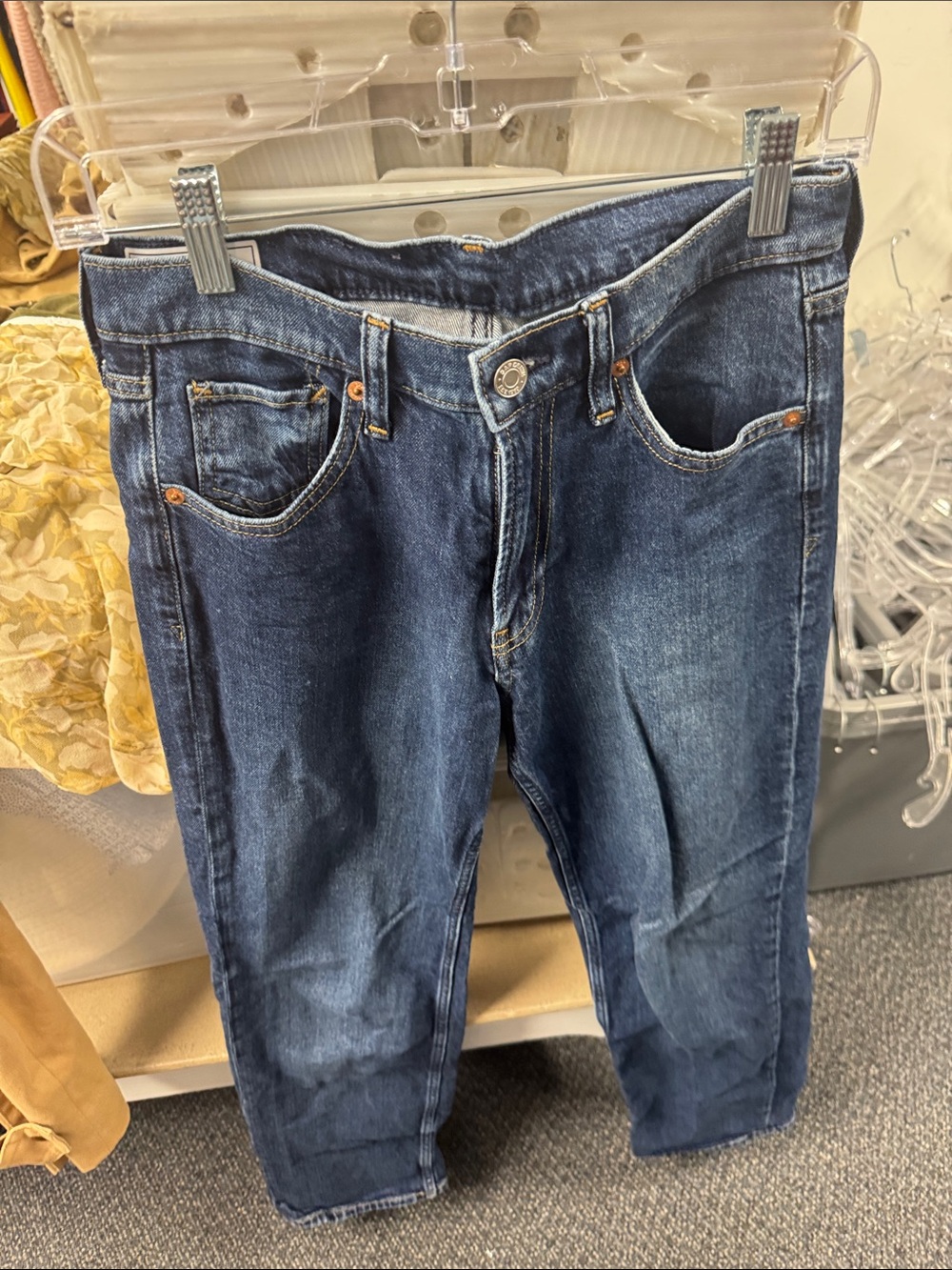 Gap ‘90s loose jean size 24 // 061833